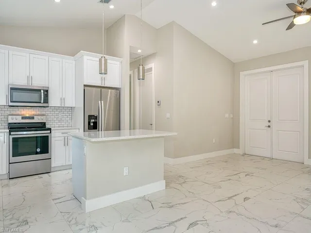 4226  68th NE AVE, Naples, FL 34120