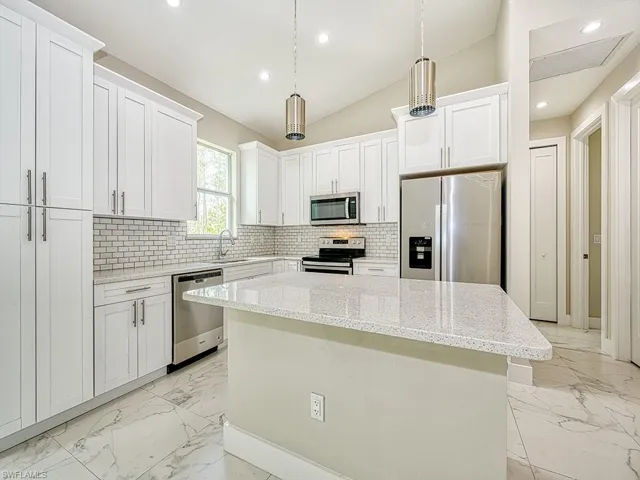 4226  68th NE AVE, Naples, FL 34120