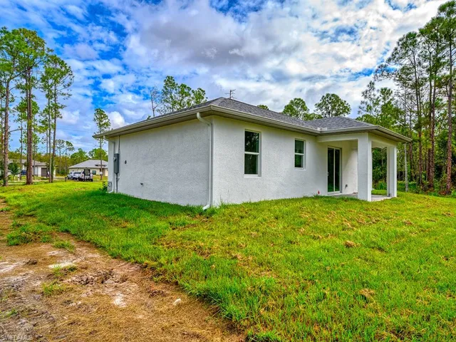 4226  68th NE AVE, Naples, FL 34120