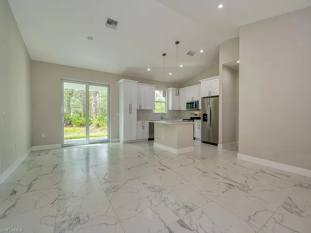 4226  68th NE AVE, Naples, FL 34120