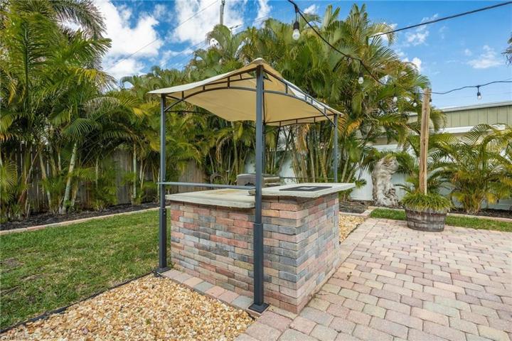 1733 Grove AVE, FORT MYERS FL 33901