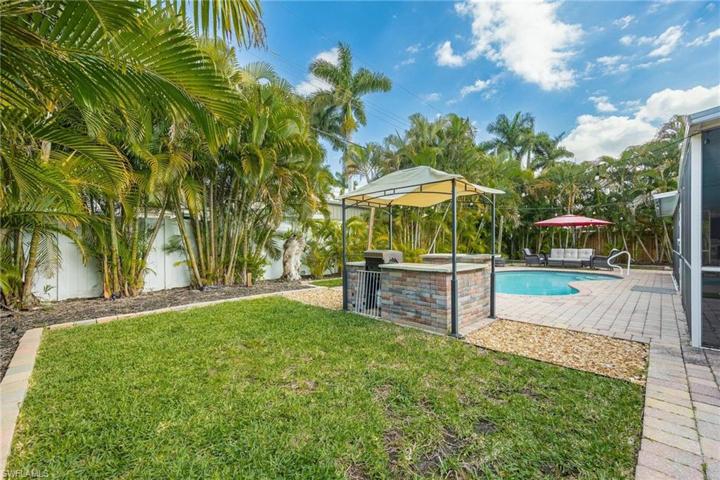 1733 Grove AVE, FORT MYERS FL 33901