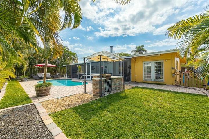 1733 Grove AVE, FORT MYERS FL 33901