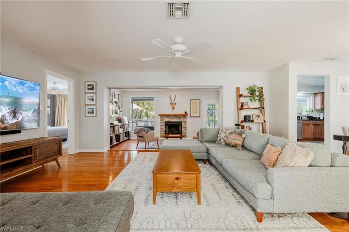 1733 Grove AVE, FORT MYERS FL 33901