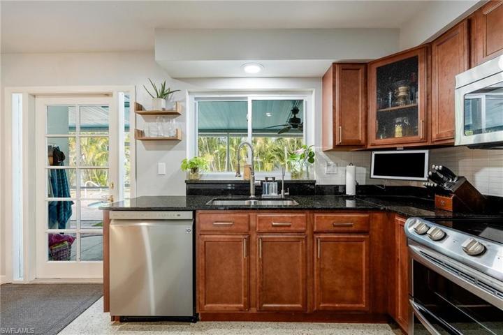 1733 Grove AVE, FORT MYERS FL 33901