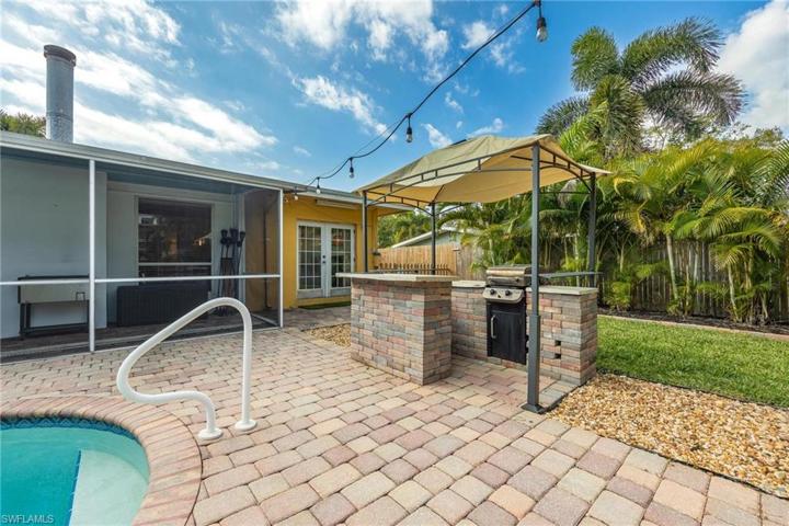 1733 Grove AVE, FORT MYERS FL 33901