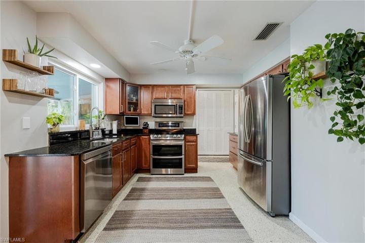 1733 Grove AVE, FORT MYERS FL 33901