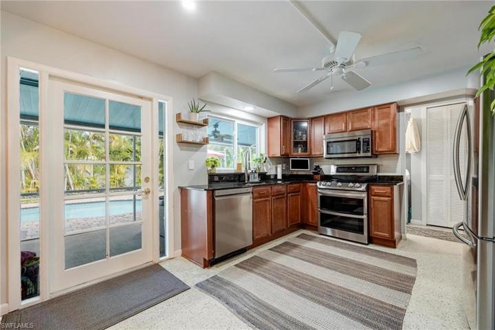 1733 Grove AVE, FORT MYERS FL 33901