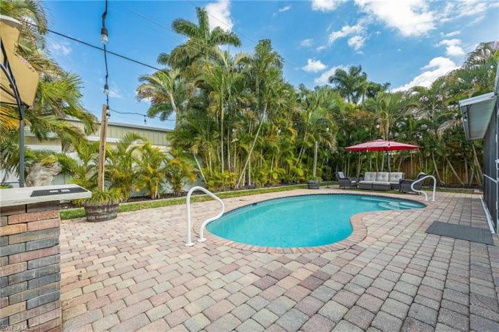 1733 Grove AVE, FORT MYERS FL 33901
