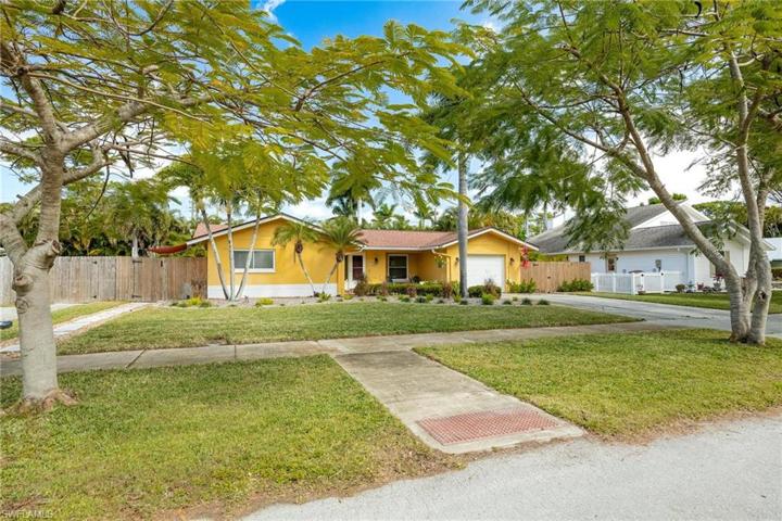 1733 Grove AVE, FORT MYERS FL 33901