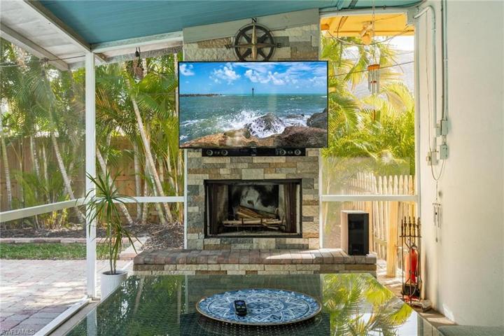 1733 Grove AVE, FORT MYERS FL 33901