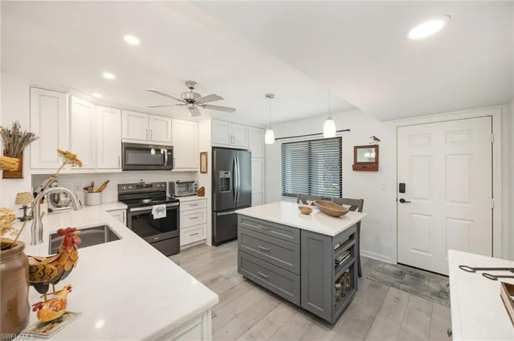5724 Deauville Cir H107, Naples, Florida 34112