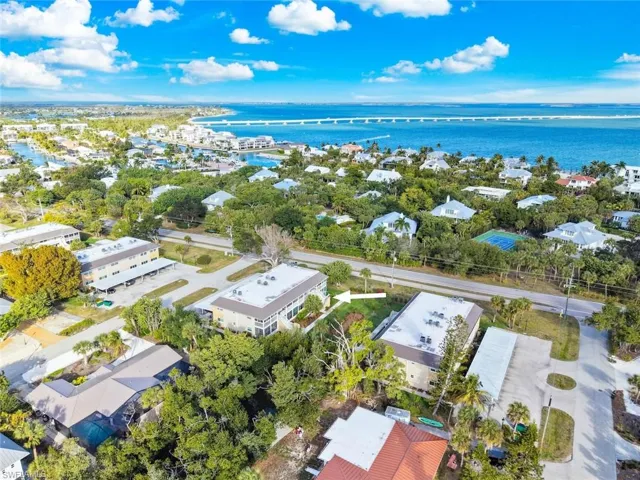 Aerial view over 561 Periwinkle Way E-4