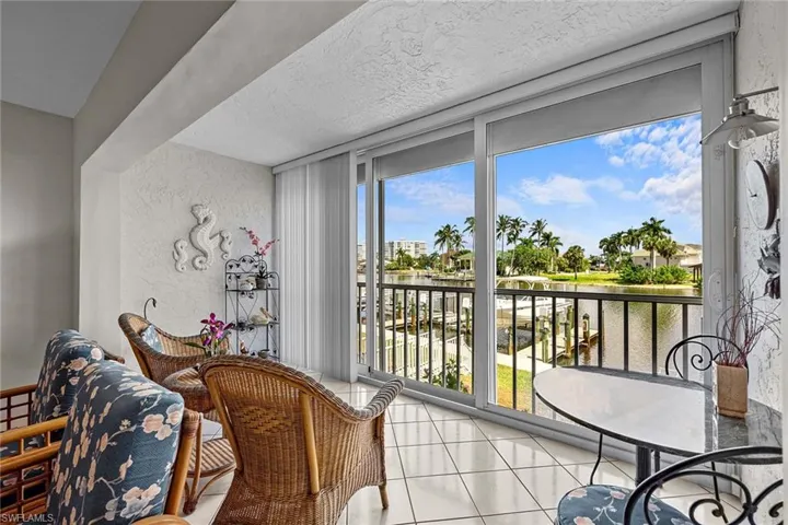 10686  Gulf Shore  DR, Naples, FL 34108