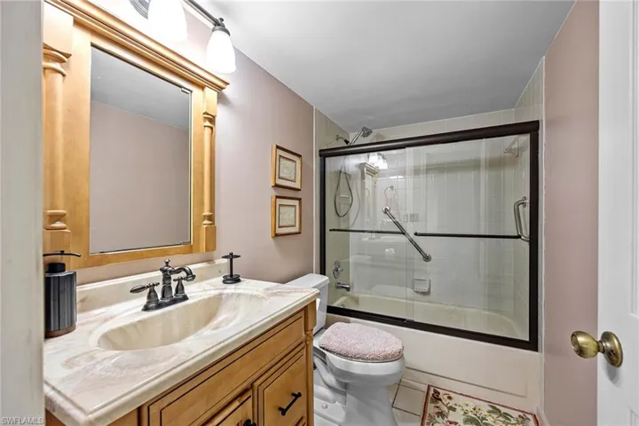 10686  Gulf Shore  DR, Naples, FL 34108