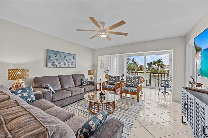 10686  Gulf Shore  DR, Naples, FL 34108