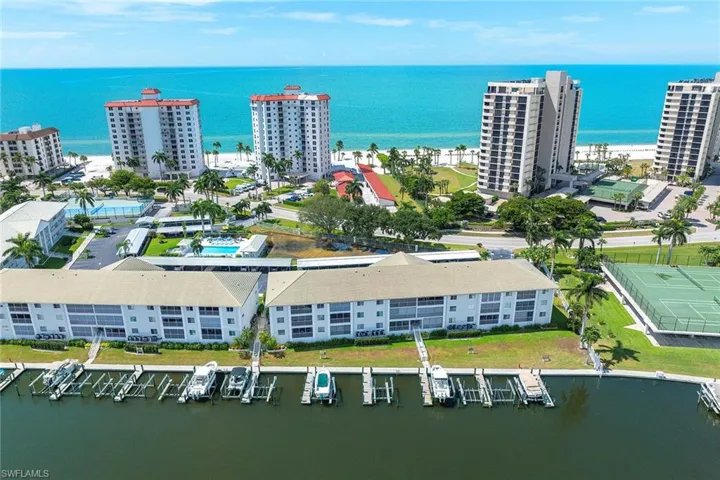 10686  Gulf Shore  DR, Naples, FL 34108