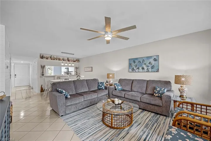 10686  Gulf Shore  DR, Naples, FL 34108