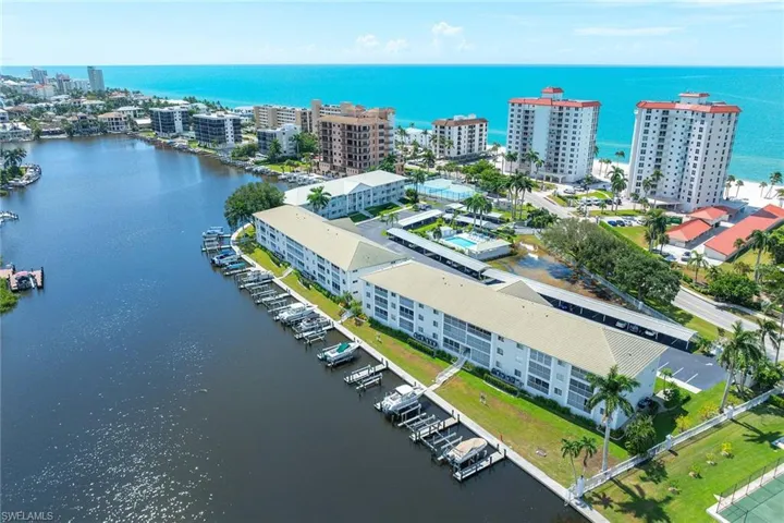 10686  Gulf Shore  DR, Naples, FL 34108