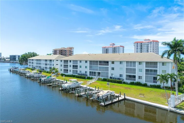 10686  Gulf Shore  DR, Naples, FL 34108