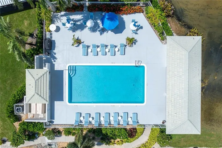 10686  Gulf Shore  DR, Naples, FL 34108
