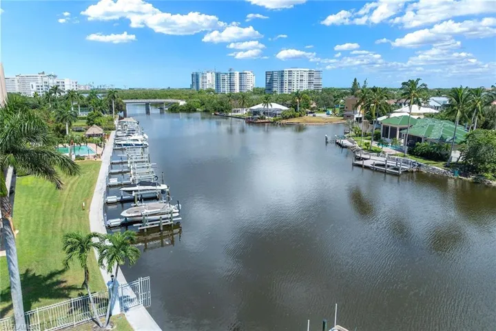 10686  Gulf Shore  DR, Naples, FL 34108