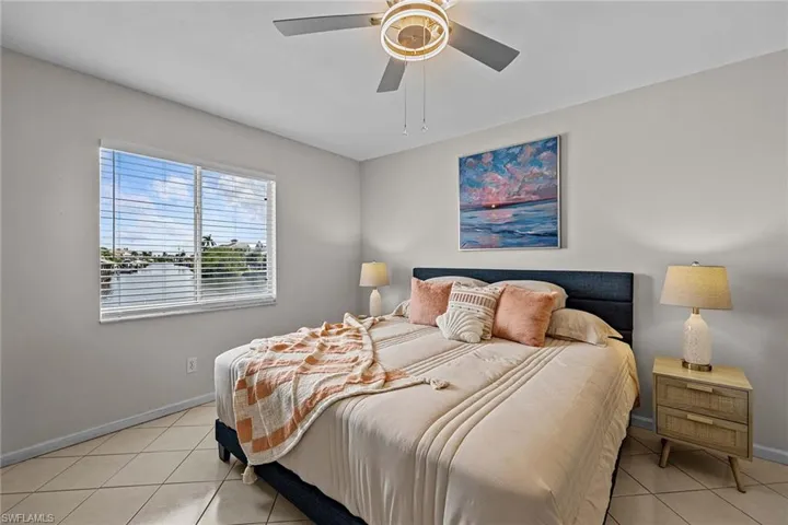 10686  Gulf Shore  DR, Naples, FL 34108