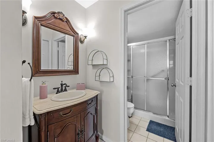 10686  Gulf Shore  DR, Naples, FL 34108