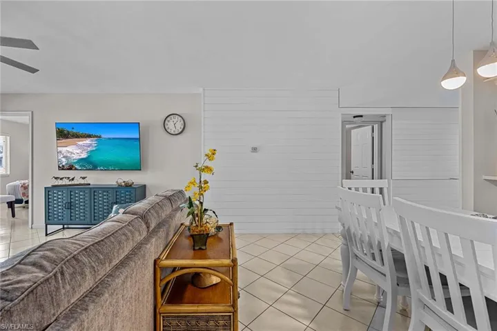 10686  Gulf Shore  DR, Naples, FL 34108
