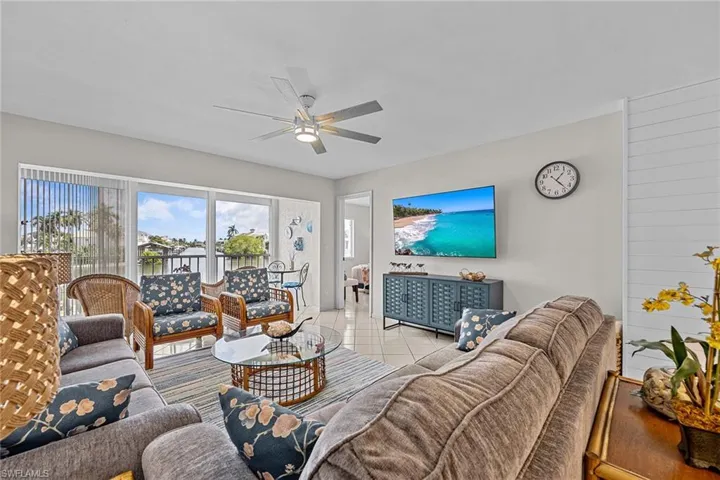10686  Gulf Shore  DR, Naples, FL 34108