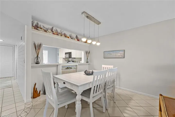 10686  Gulf Shore  DR, Naples, FL 34108