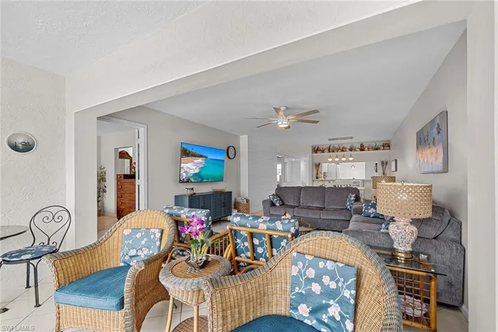 10686  Gulf Shore  DR, Naples, FL 34108