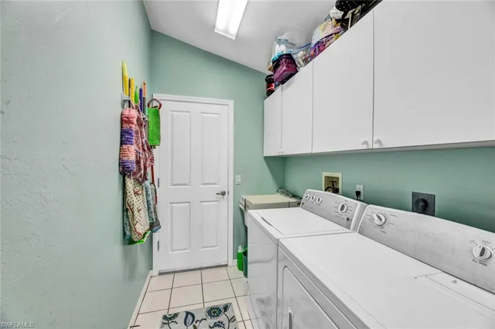 3875  Sabal Springs  BLVD, North Fort Myers, FL 33917