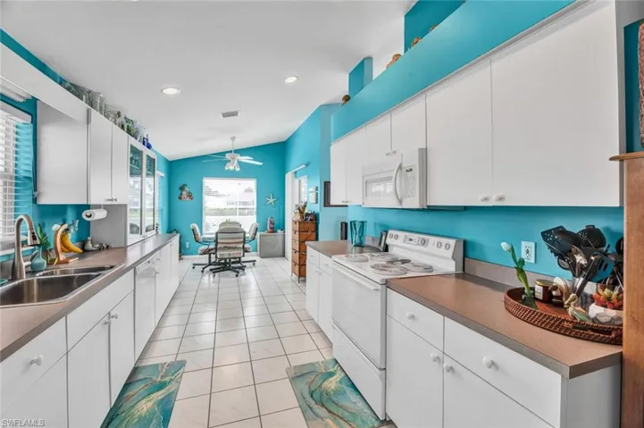 3875  Sabal Springs  BLVD, North Fort Myers, FL 33917