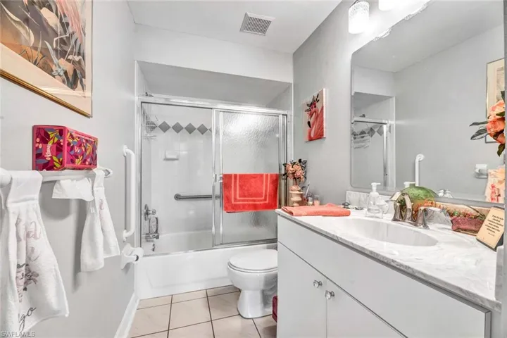 Guest bathroom.