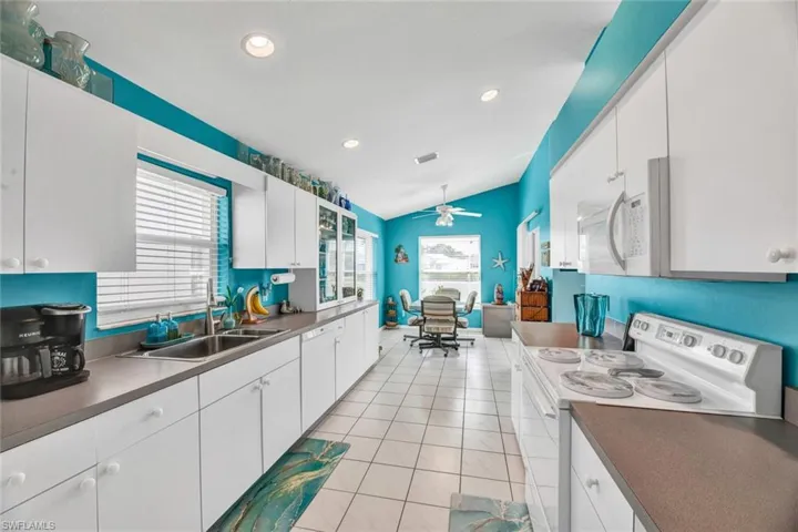 3875  Sabal Springs  BLVD, North Fort Myers, FL 33917