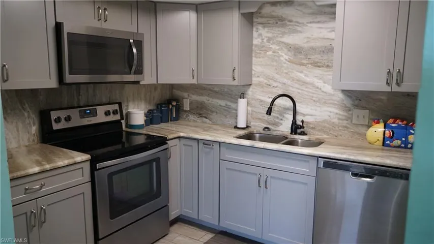607 47th St 3, Cape Coral, Florida 33904