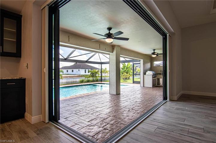 90-DEGREE POCKET SLIDER TO LANAI and POOL