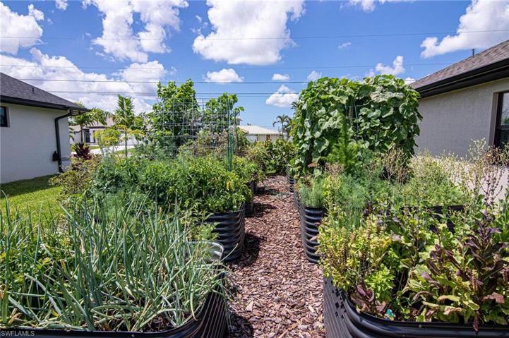 GALVANIZED RAISED GARDENING BEDS