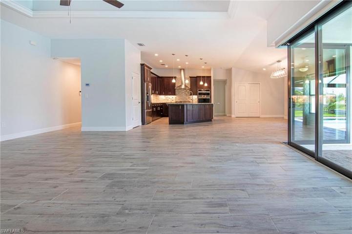 LIVING / FAMILY ROOM