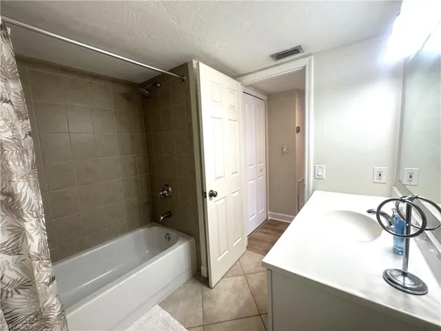 2375 Naples Trace Cir 7, Naples, Florida 34109