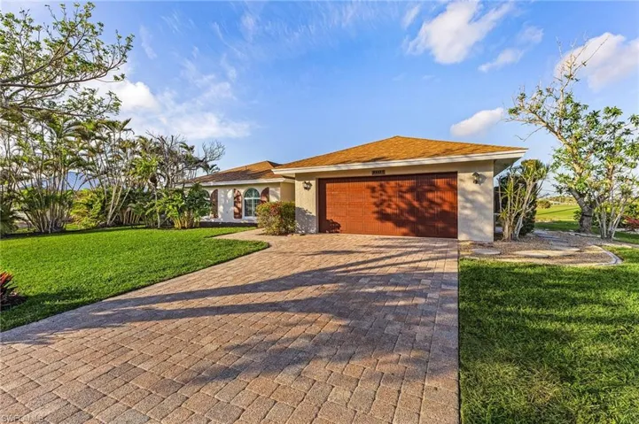 Double Garage/Driveway
