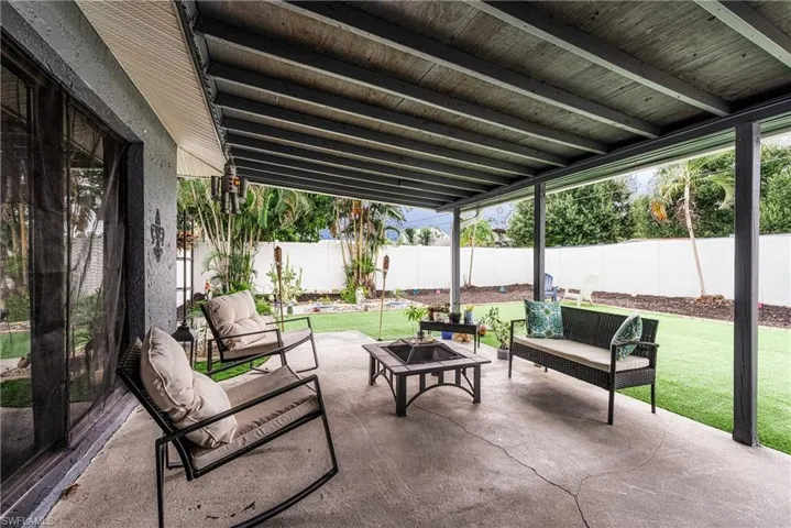 View of patio / terrace featuring outdoor lounge area