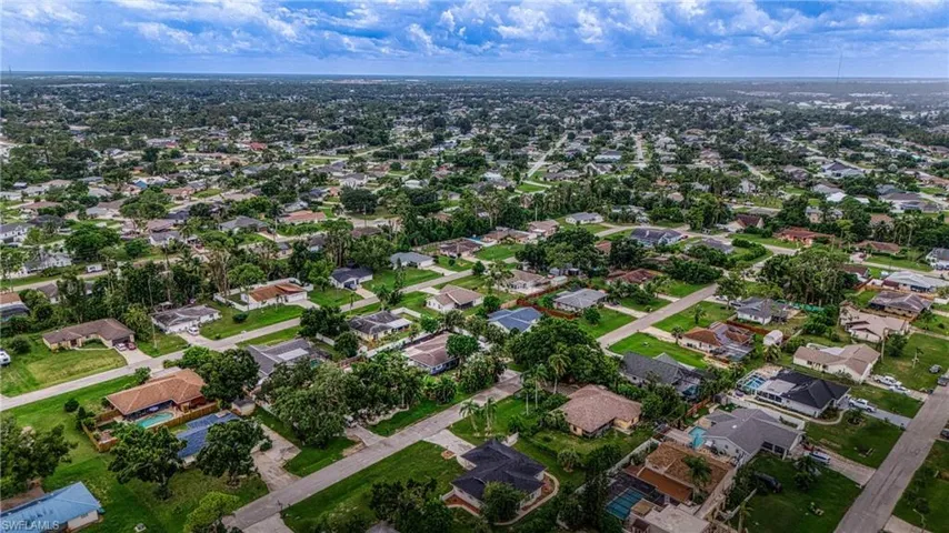Birds eye view of property