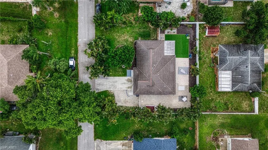 Birds eye view of property