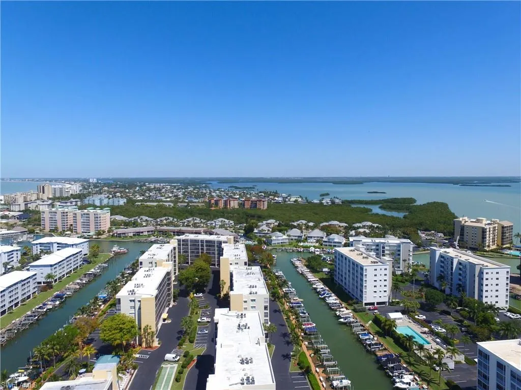 4401 Bay Beach LN, Fort Myers Beach, FL 33931,2025000034