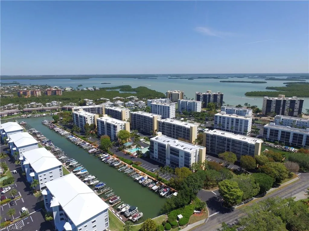 4401 Bay Beach LN, Fort Myers Beach, FL 33931,2025000034