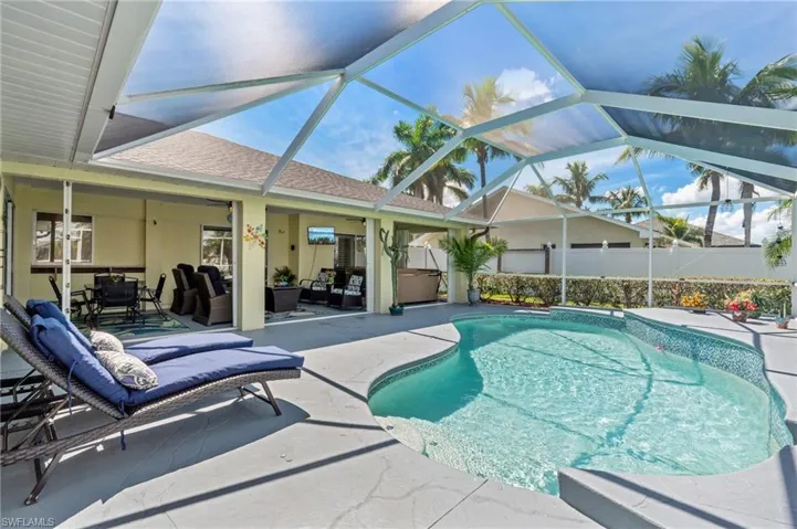 621 SE 17th  ST, Cape Coral, FL 33990