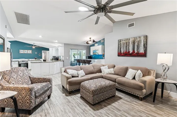621 SE 17th  ST, Cape Coral, FL 33990