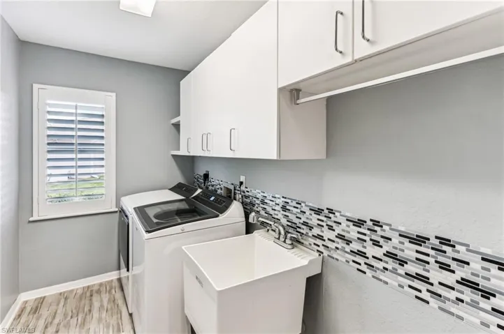 621 SE 17th  ST, Cape Coral, FL 33990